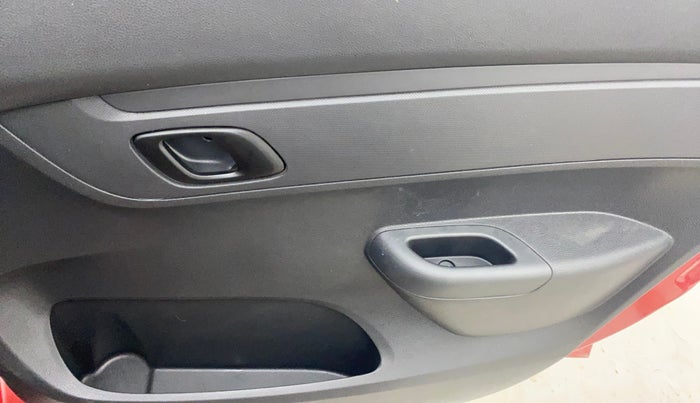 2016 Renault Kwid RXT 1.0 AMT, Petrol, Automatic, 20,099 km, Driver Side Door Panels Control