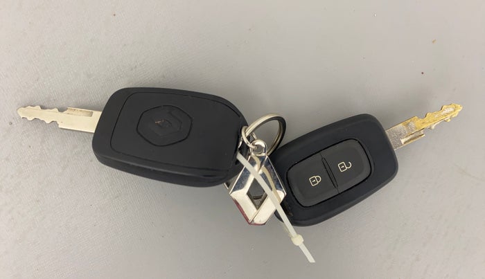 2016 Renault Kwid RXT 1.0 AMT, Petrol, Automatic, 20,099 km, Key Close Up