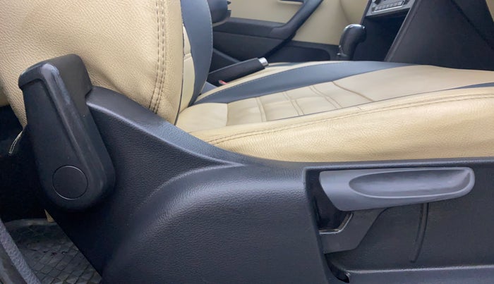 2018 Skoda Rapid AMBITION 1.5 TDI AT, Diesel, Automatic, 1,31,856 km, Driver Side Adjustment Panel