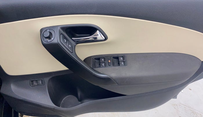 2018 Skoda Rapid AMBITION 1.5 TDI AT, Diesel, Automatic, 1,31,856 km, Driver Side Door Panels Control