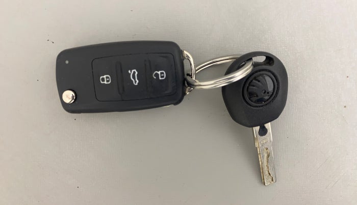 2018 Skoda Rapid AMBITION 1.5 TDI AT, Diesel, Automatic, 1,31,856 km, Key Close Up