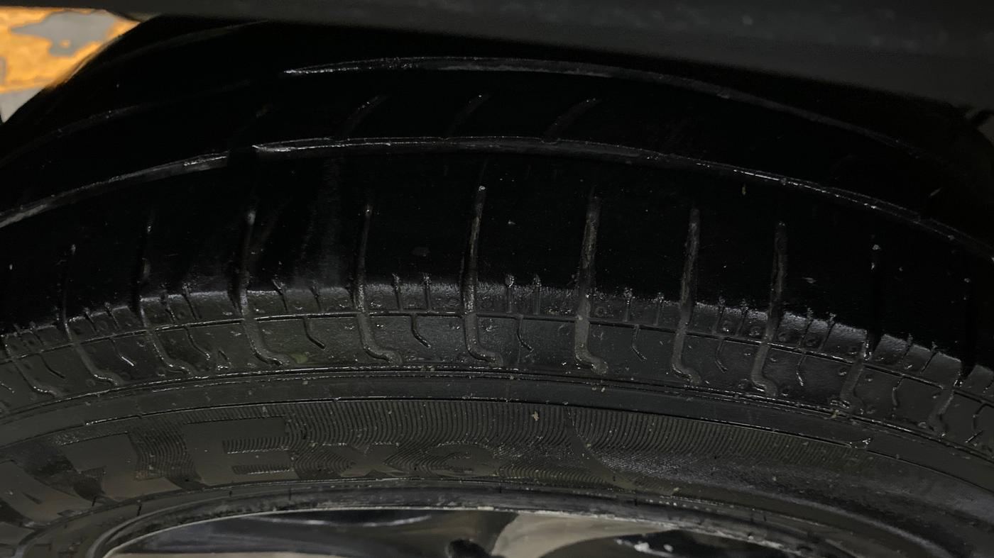 2017 Mahindra Kuv100 K4 5 STR, Petrol, Manual, 79,684 km, Right Rear Tyre Tread