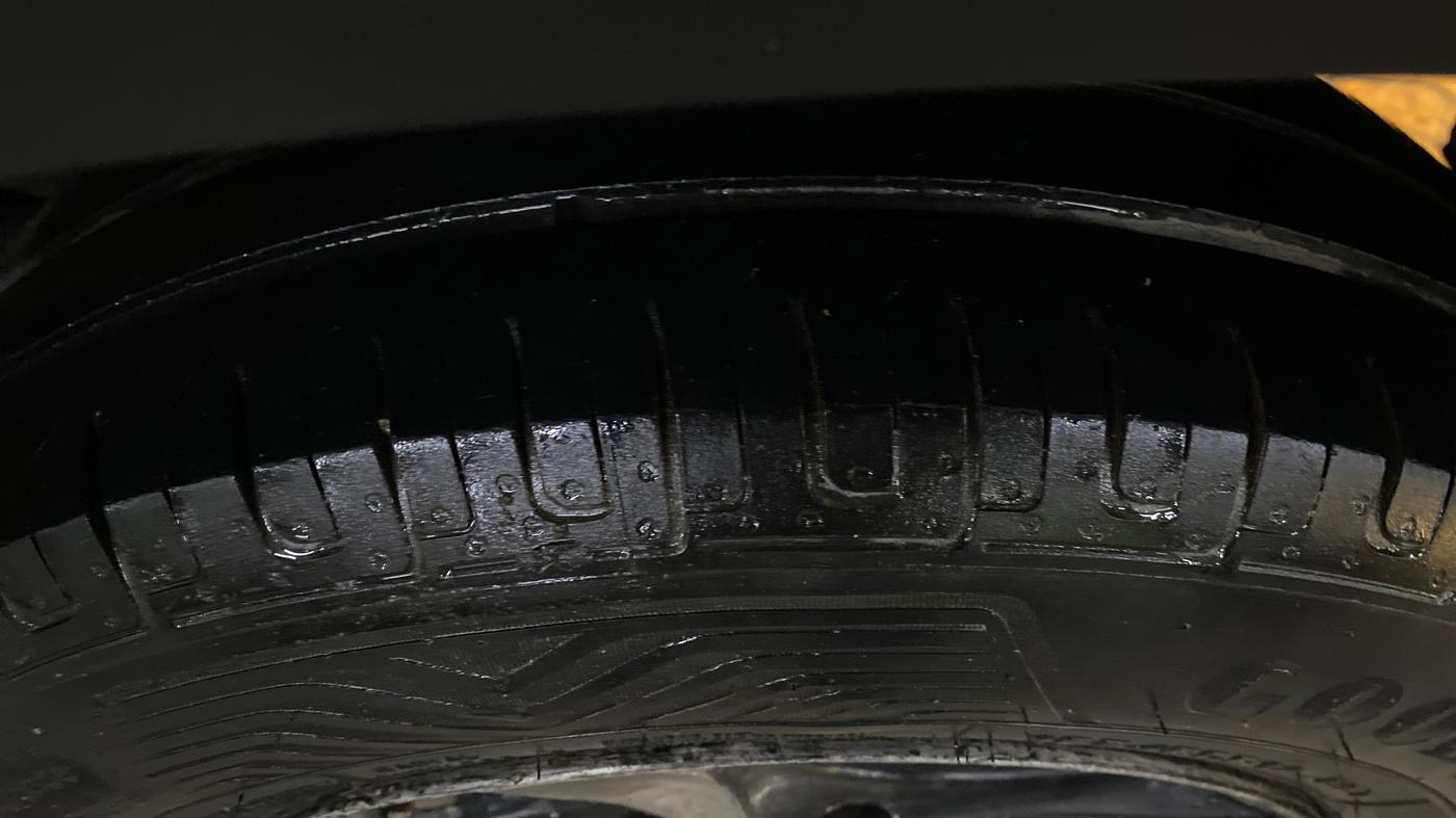 2017 Mahindra Kuv100 K4 5 STR, Petrol, Manual, 79,684 km, Left Rear Tyre Tread