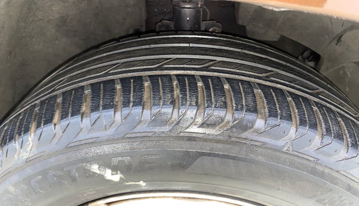 2014 Renault Duster RXL PETROL, Petrol, Manual, 66,946 km, Right Front Tyre Tread