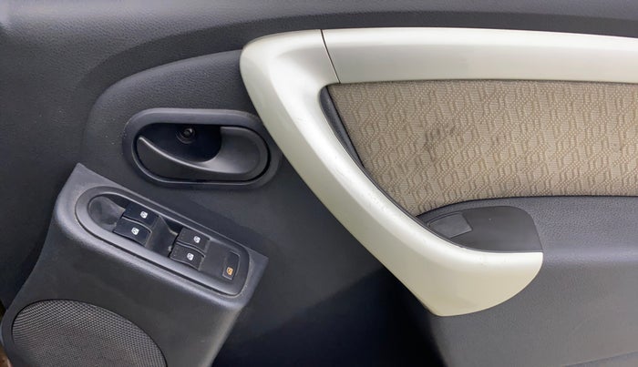 2014 Renault Duster RXL PETROL, Petrol, Manual, 66,946 km, Driver Side Door Panels Control