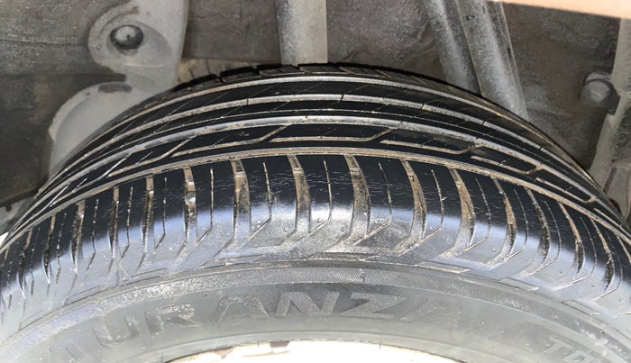 2014 Renault Duster RXL PETROL, Petrol, Manual, 66,946 km, Right Rear Tyre Tread