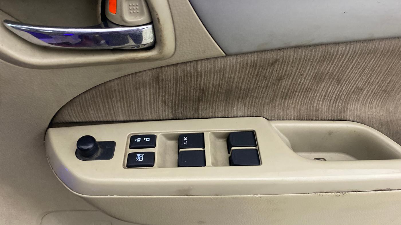 2013 Maruti Ertiga VXI CNG, CNG, Manual, 1,02,537 km, Driver Side Door Panels Control