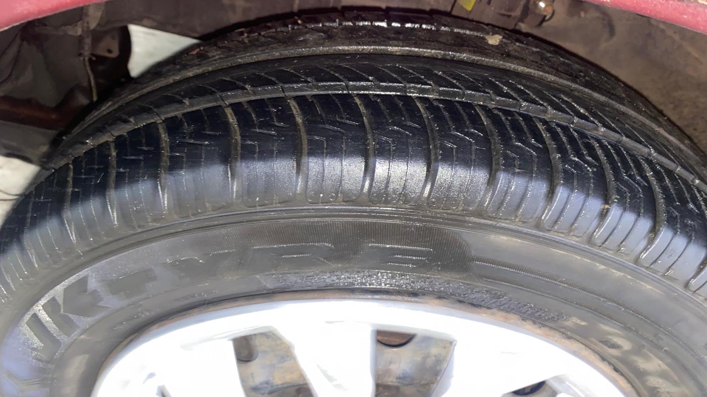 2013 Maruti Ertiga VXI CNG, CNG, Manual, 1,02,537 km, Left Front Tyre Tread