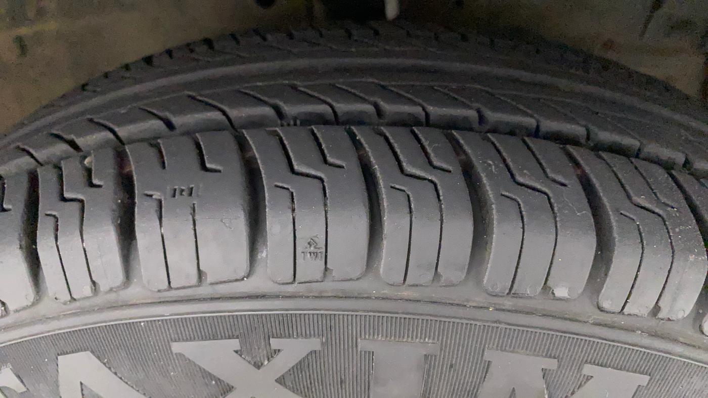 2012 Maruti Swift VXI, Petrol, Manual, 32,556 km, Right Front Tyre Tread