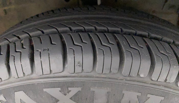2012 Maruti Swift VXI, Petrol, Manual, 32,556 km, Right Front Tyre Tread
