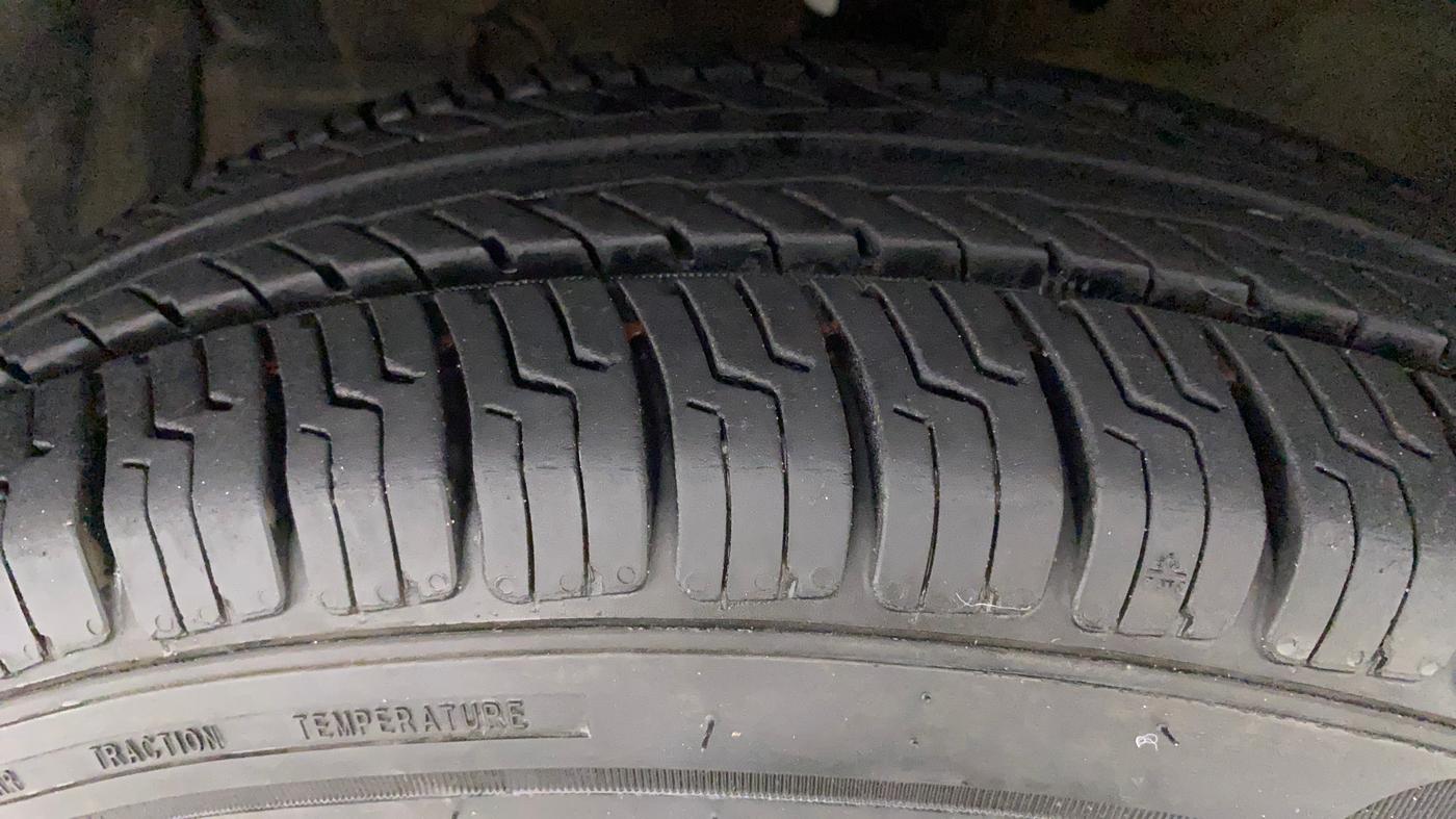 2012 Maruti Swift VXI, Petrol, Manual, 32,556 km, Left Front Tyre Tread