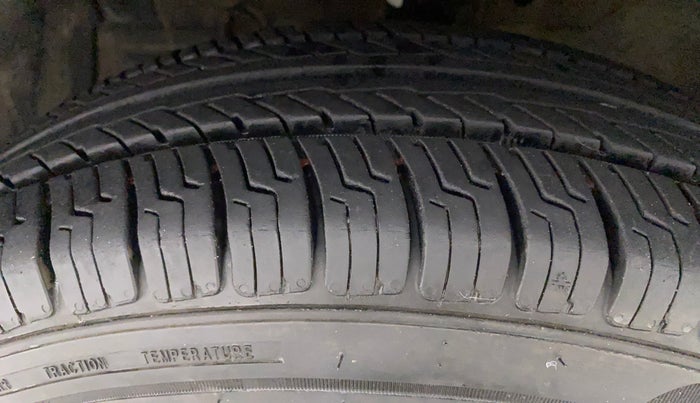 2012 Maruti Swift VXI, Petrol, Manual, 32,556 km, Left Front Tyre Tread