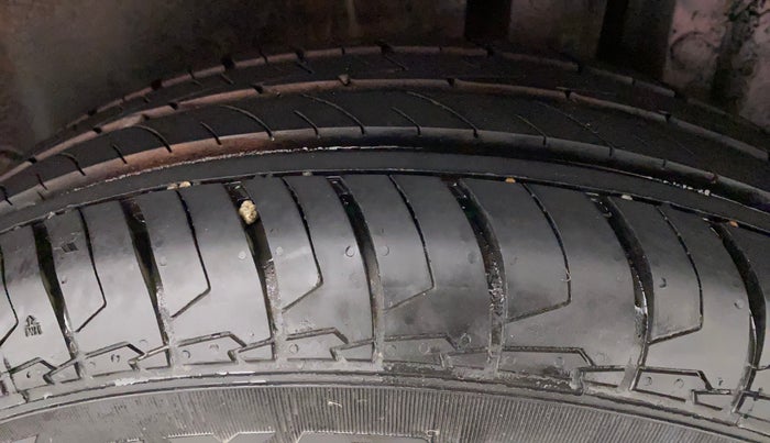 2012 Maruti Swift VXI, Petrol, Manual, 32,556 km, Left Rear Tyre Tread