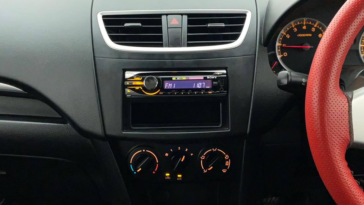 2012 Maruti Swift VXI, Petrol, Manual, 32,556 km, Air Conditioner
