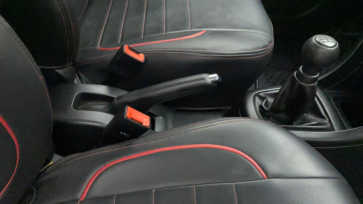 2012 Maruti Swift VXI, Petrol, Manual, 32,556 km, Gear Lever