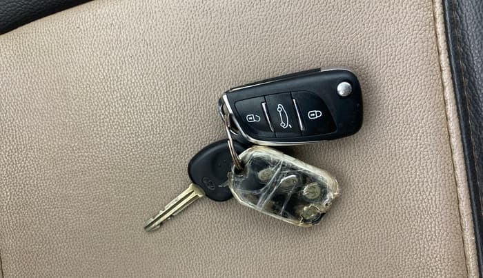 2013 Hyundai i10 SPORTZ 1.2, Petrol, Manual, 92,127 km, Key Close Up