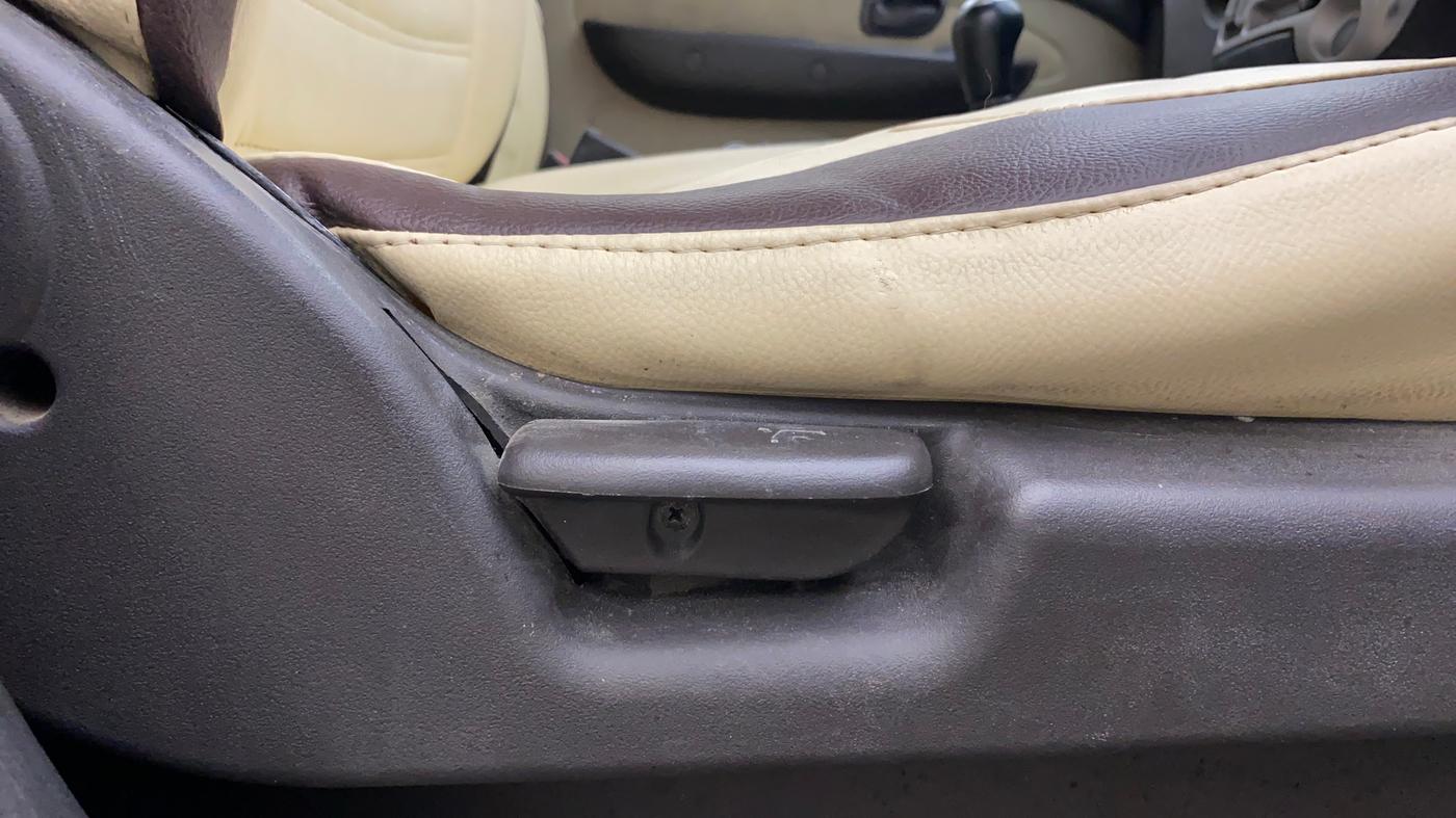 2013 Hyundai Santro Xing GLS, Petrol, Manual, 64,321 km, Driver Side Adjustment Panel