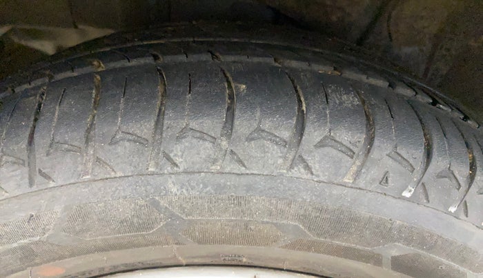 2013 Hyundai Santro Xing GLS, Petrol, Manual, 64,426 km, Right Rear Tyre Tread