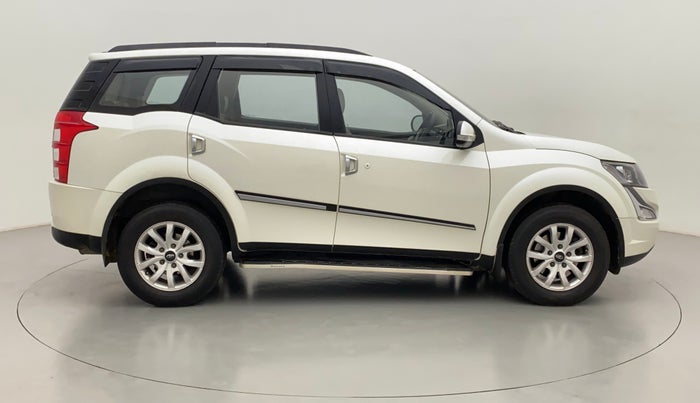 2016 Mahindra XUV500 W8 FWD AT, Diesel, Automatic, 73,924 km, Right Side View