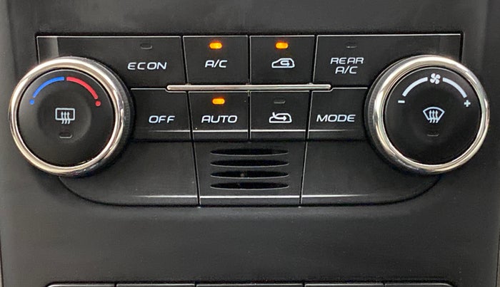 2016 Mahindra XUV500 W8 FWD AT, Diesel, Automatic, 73,924 km, Automatic Climate Control