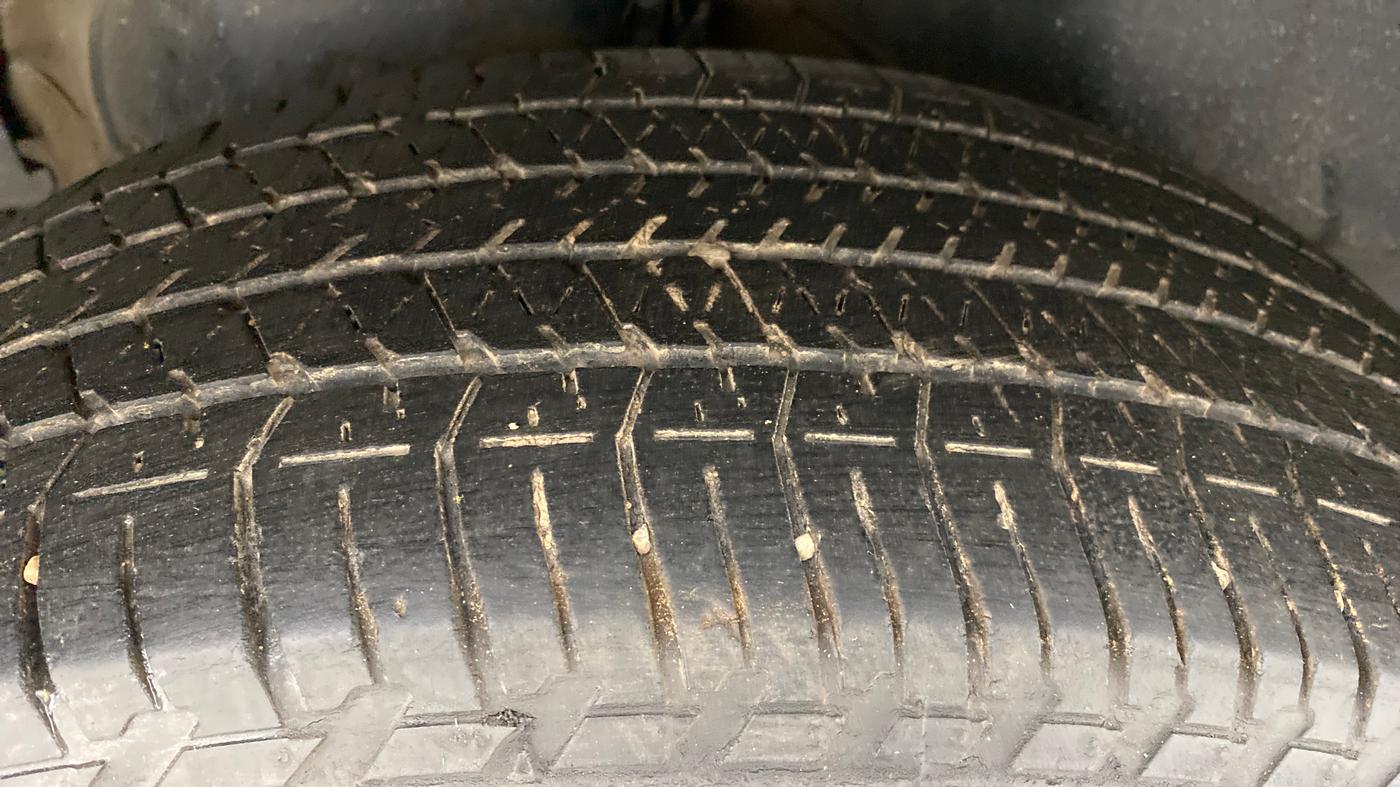 2016 Mahindra XUV500 W8 FWD AT, Diesel, Automatic, 73,924 km, Right Rear Tyre Tread