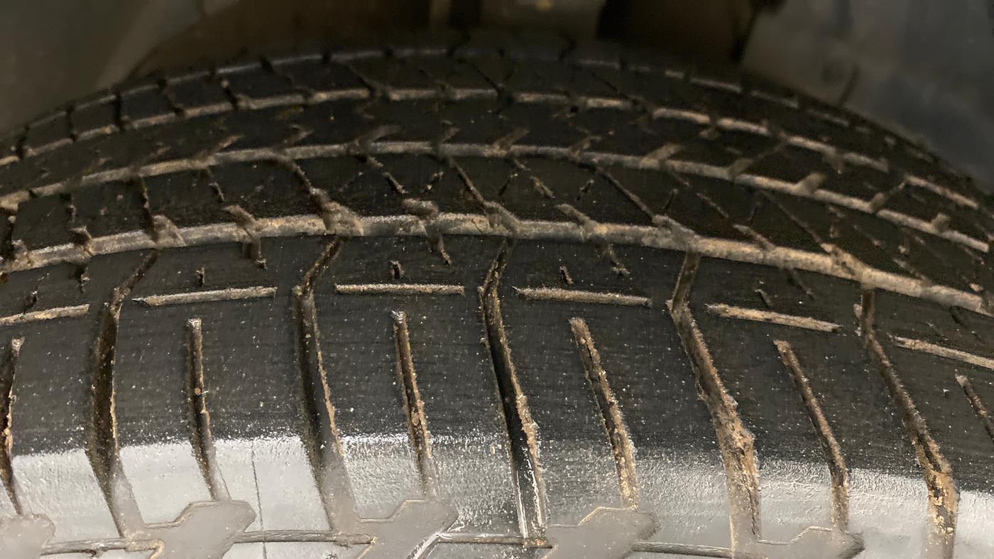 2016 Mahindra XUV500 W8 FWD AT, Diesel, Automatic, 73,924 km, Right Front Tyre Tread