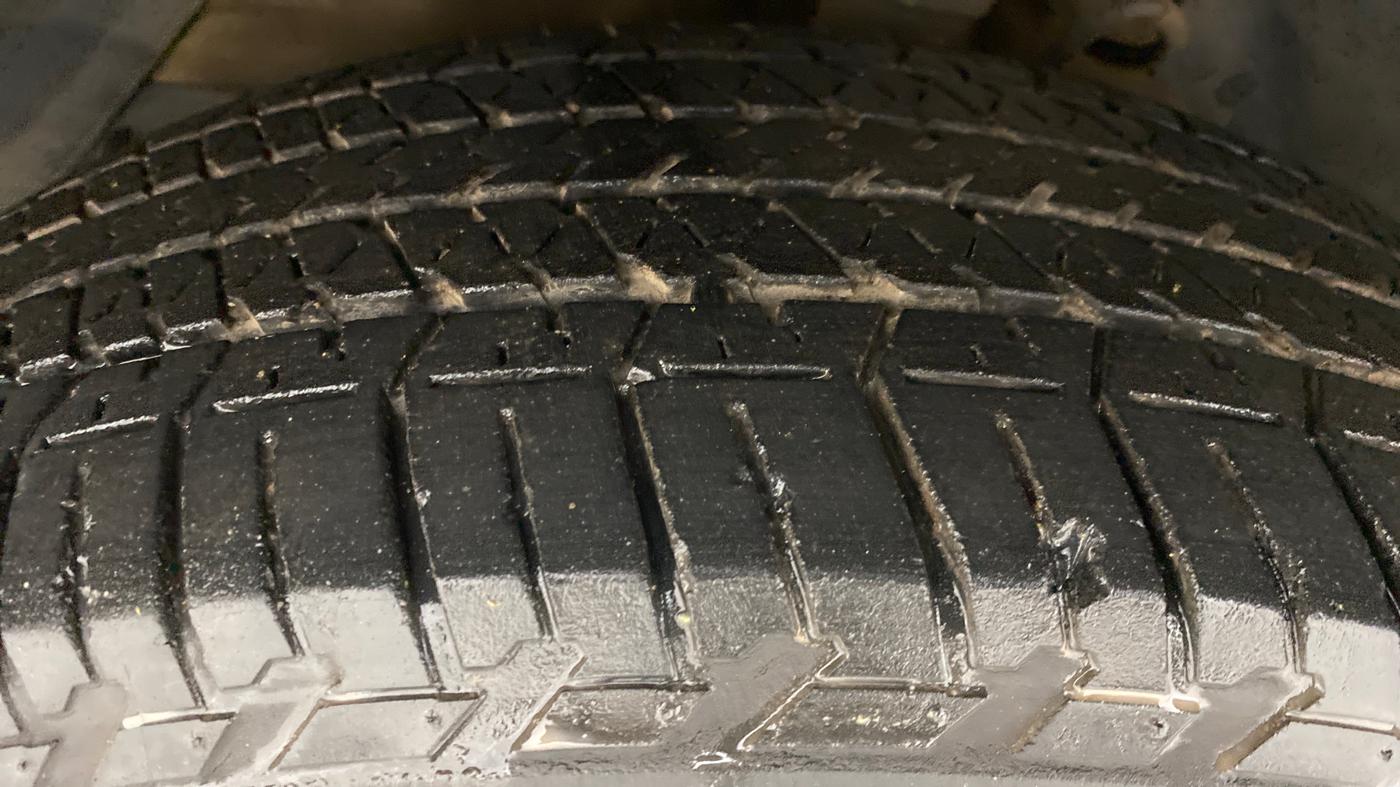 2016 Mahindra XUV500 W8 FWD AT, Diesel, Automatic, 73,924 km, Left Front Tyre Tread