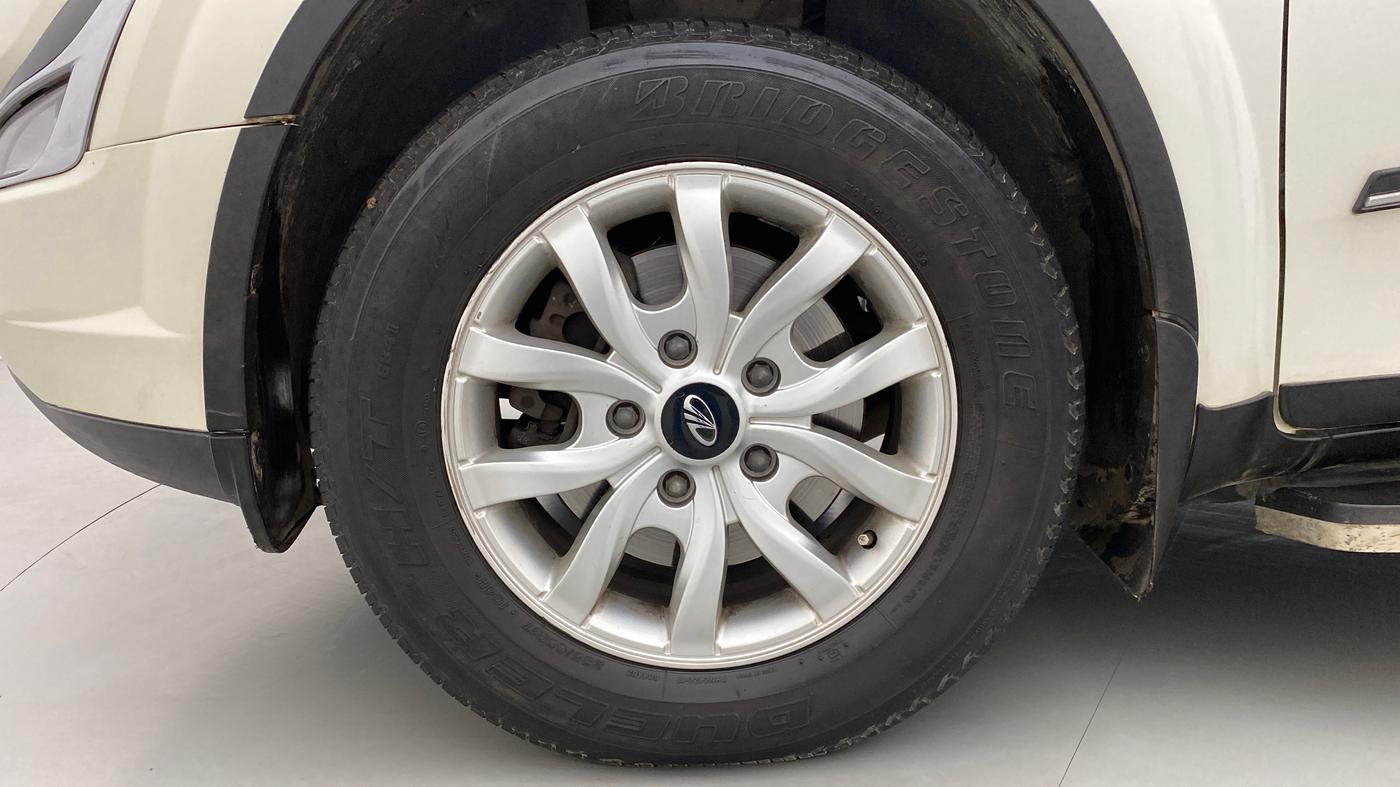 2016 Mahindra XUV500 W8 FWD AT, Diesel, Automatic, 73,924 km, Left Front Wheel