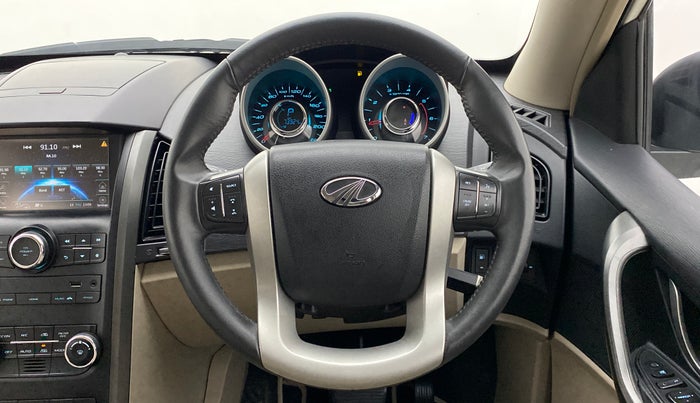 2016 Mahindra XUV500 W8 FWD AT, Diesel, Automatic, 73,924 km, Steering Wheel Close Up