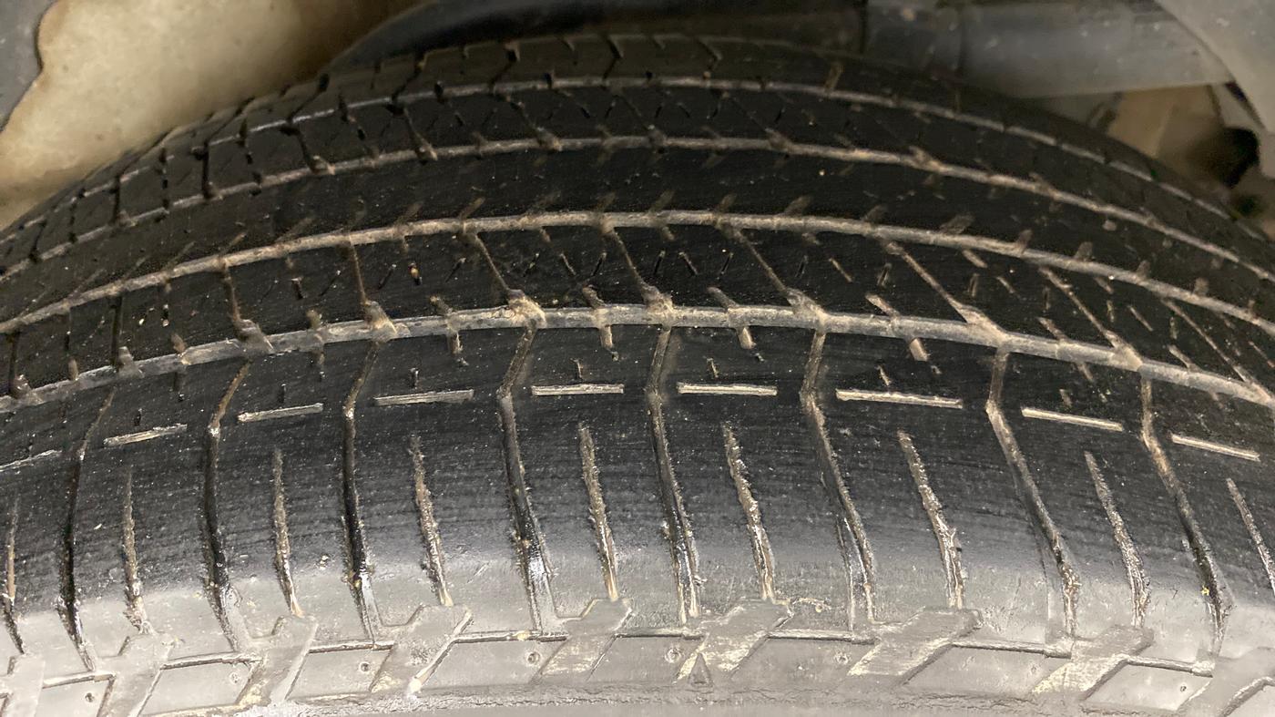 2016 Mahindra XUV500 W8 FWD AT, Diesel, Automatic, 73,924 km, Left Rear Tyre Tread
