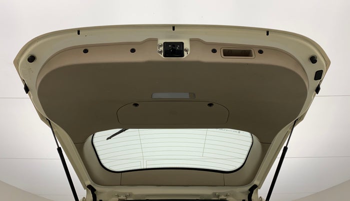 2016 Mahindra XUV500 W8 FWD AT, Diesel, Automatic, 73,924 km, Boot Door Open