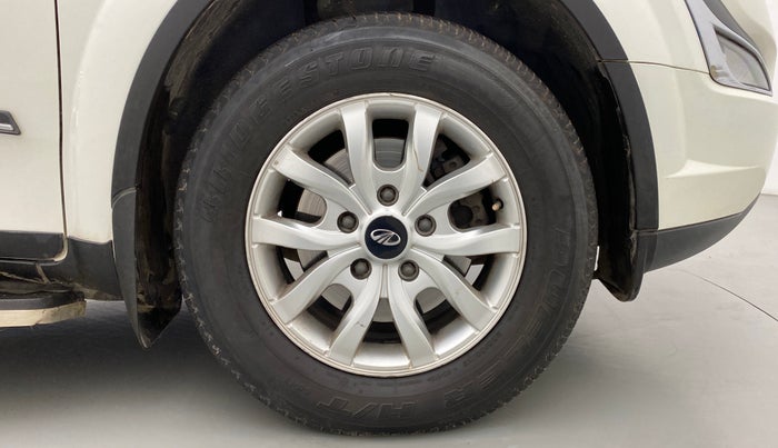 2016 Mahindra XUV500 W8 FWD AT, Diesel, Automatic, 73,924 km, Right Front Wheel
