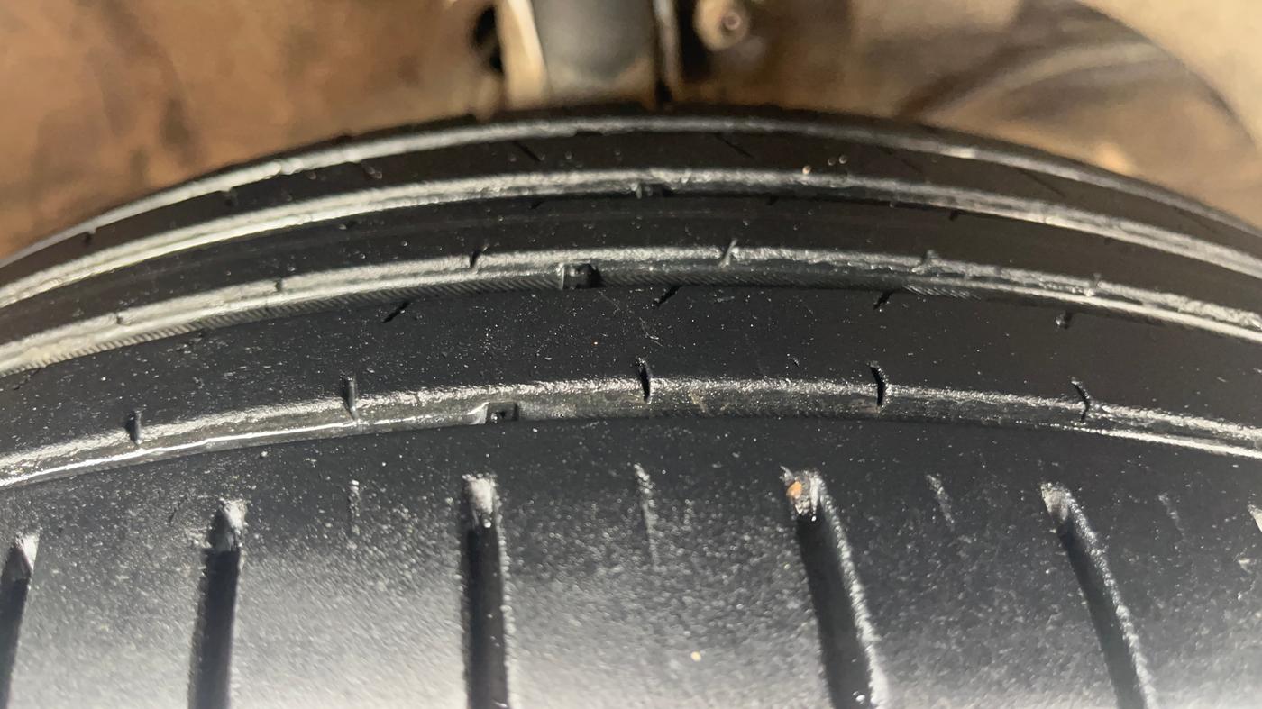 2022 Maruti Dzire ZXI Plus AMT, Petrol, Automatic, 37,601 km, Right Front Tyre Tread