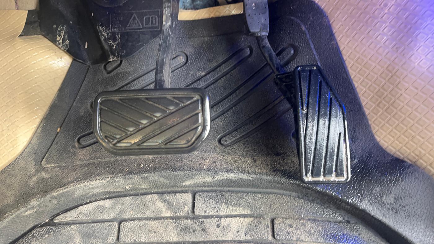 2022 Maruti Dzire ZXI Plus AMT, Petrol, Automatic, 37,601 km, Pedals