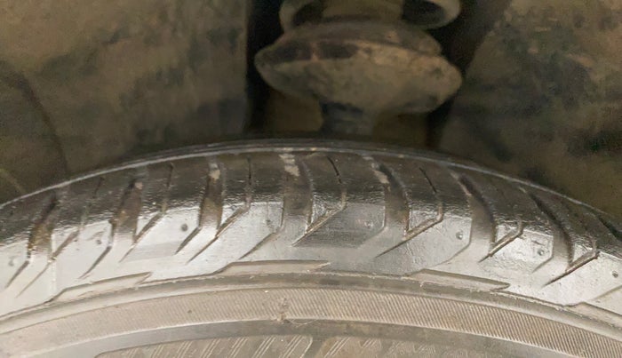 2017 Renault Duster 110 PS RXZ 4X2 AMT DIESEL, Diesel, Automatic, 1,41,803 km, Left Front Tyre Tread