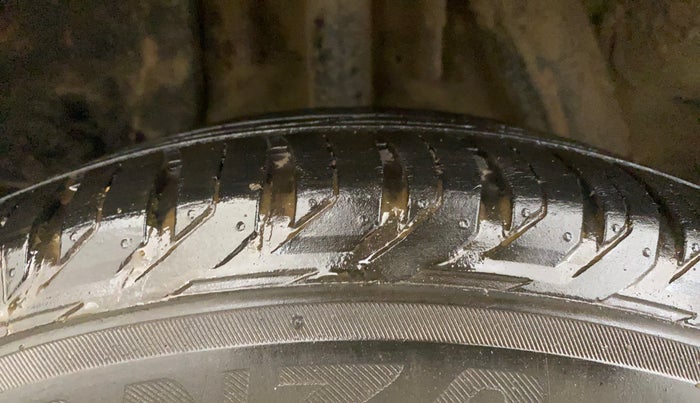 2017 Renault Duster 110 PS RXZ 4X2 AMT DIESEL, Diesel, Automatic, 1,41,803 km, Right Rear Tyre Tread