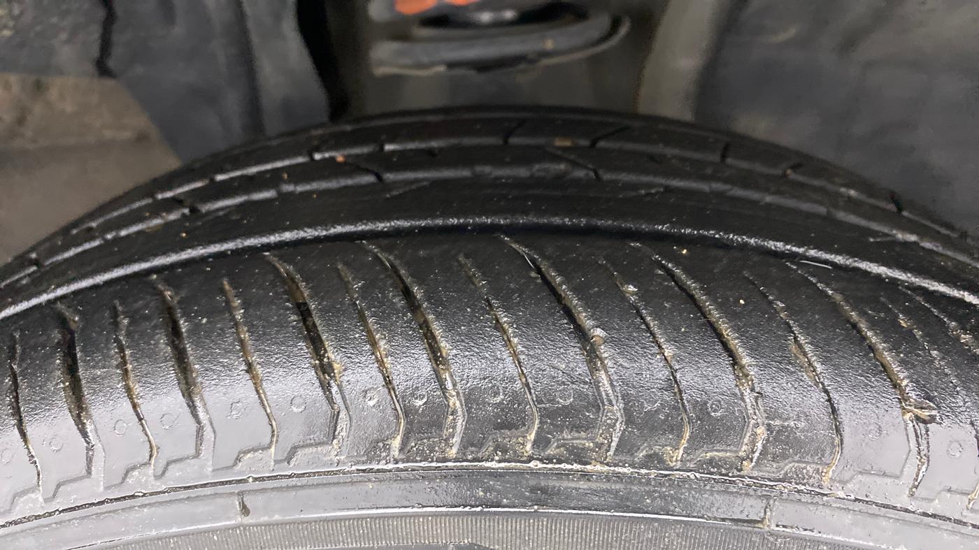 2022 Nissan MAGNITE XV TURBO CVT, Petrol, Automatic, 13,040 km, Right Front Tyre Tread