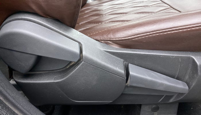 2022 Nissan MAGNITE XV TURBO CVT, Petrol, Automatic, 13,040 km, Driver Side Adjustment Panel