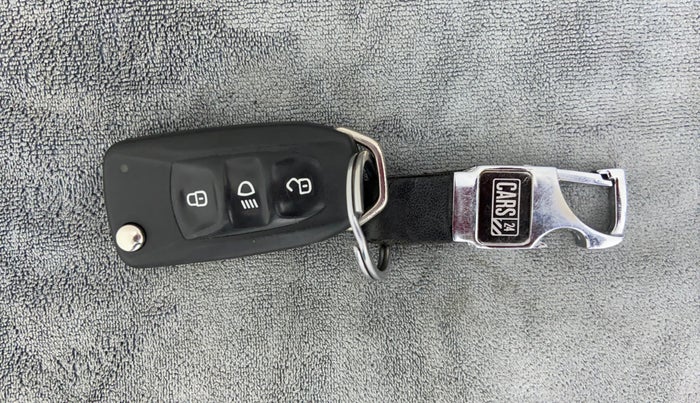 2022 Tata Tiago XT CNG, CNG, Manual, 50,120 km, Key Close Up