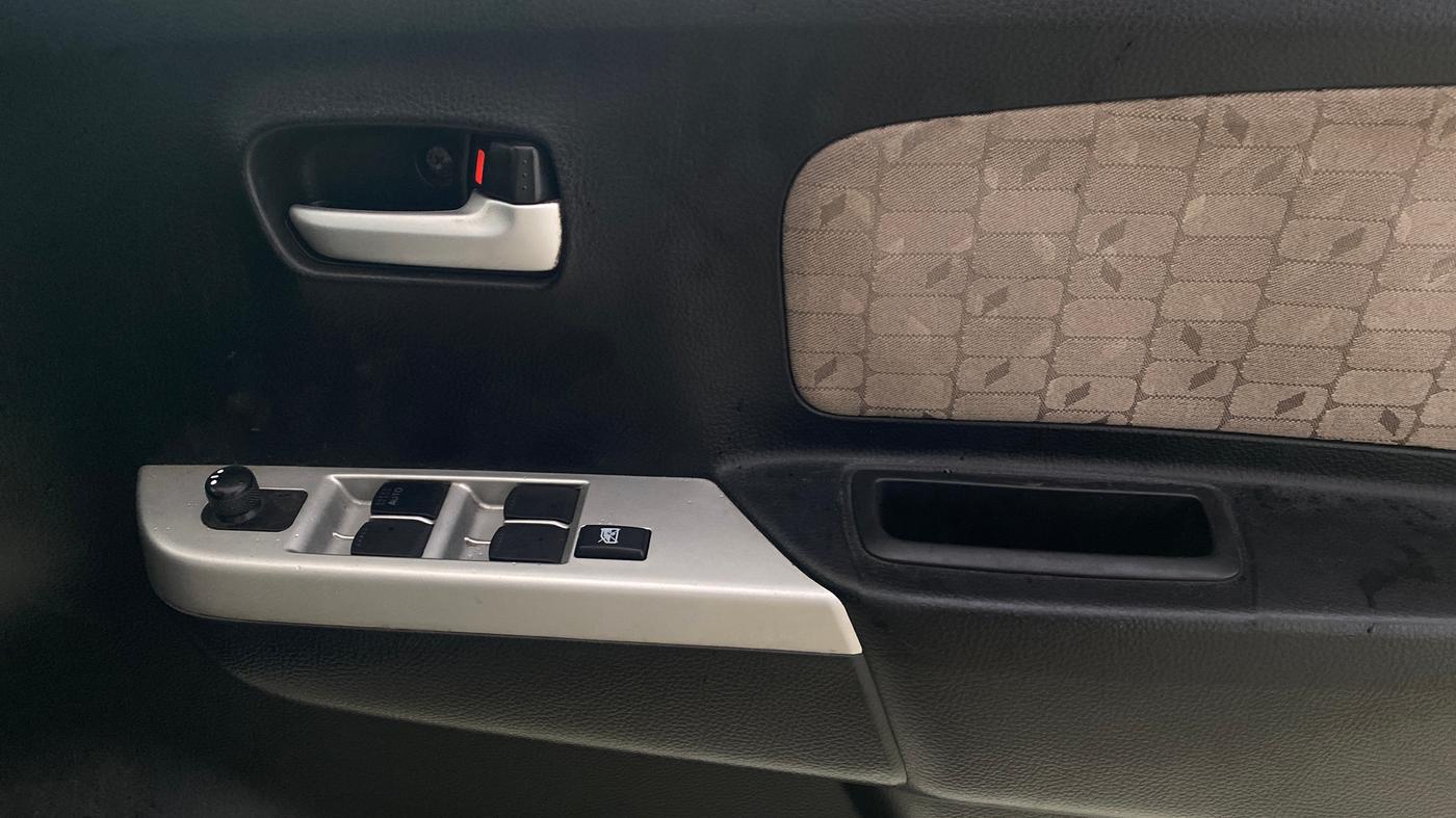 2014 Maruti Wagon R 1.0 VXI, Petrol, Manual, 22,944 km, Driver Side Door Panels Control