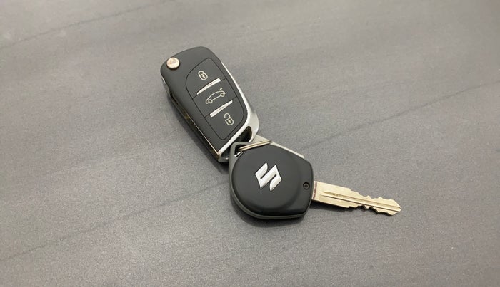 2017 Maruti Swift VXI O, Petrol, Manual, 69,453 km, Key Close Up