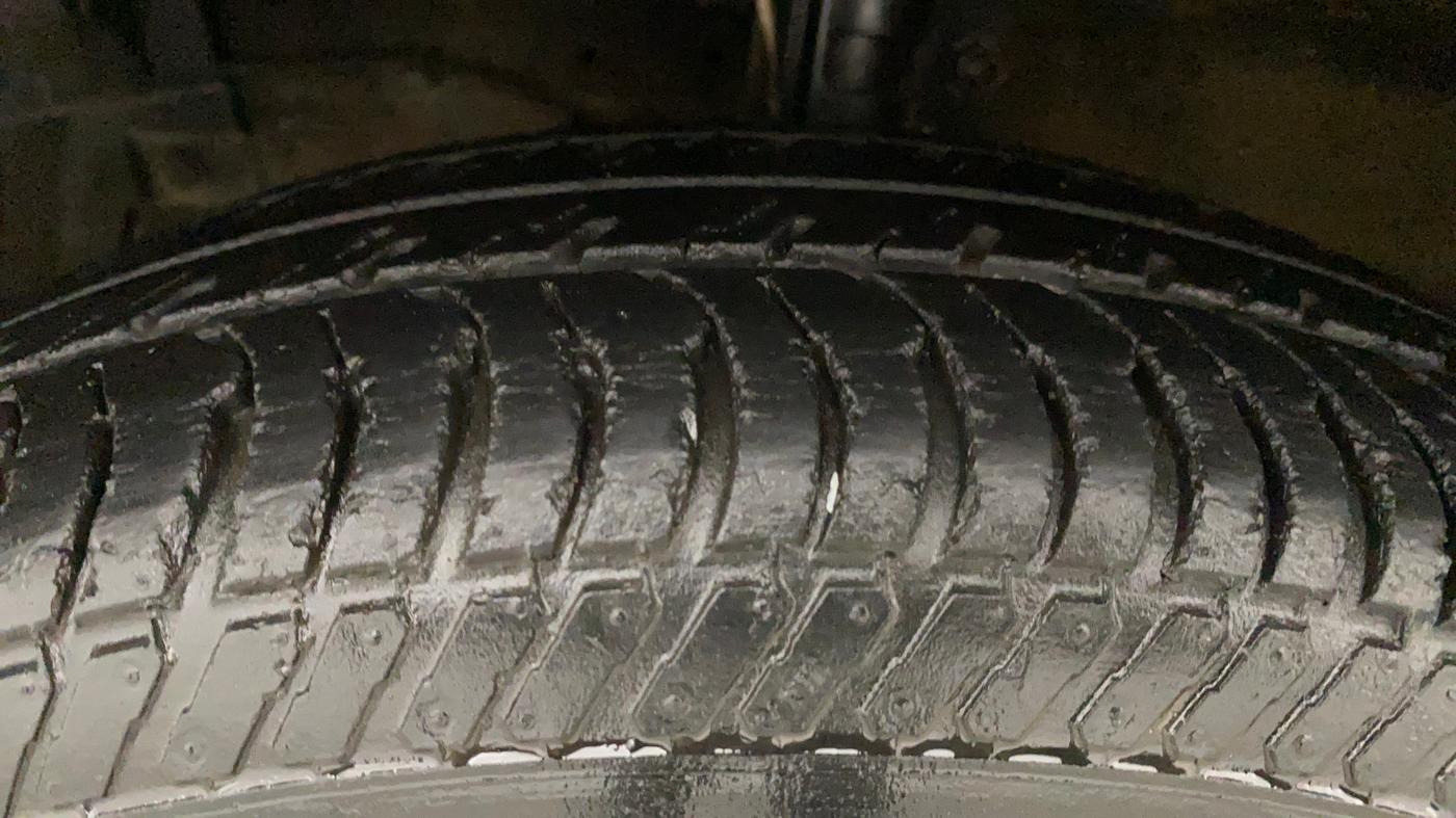 2017 Maruti Swift VXI O, Petrol, Manual, 69,453 km, Left Front Tyre Tread