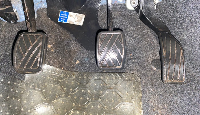 2017 Maruti Swift VXI O, Petrol, Manual, 69,453 km, Pedals