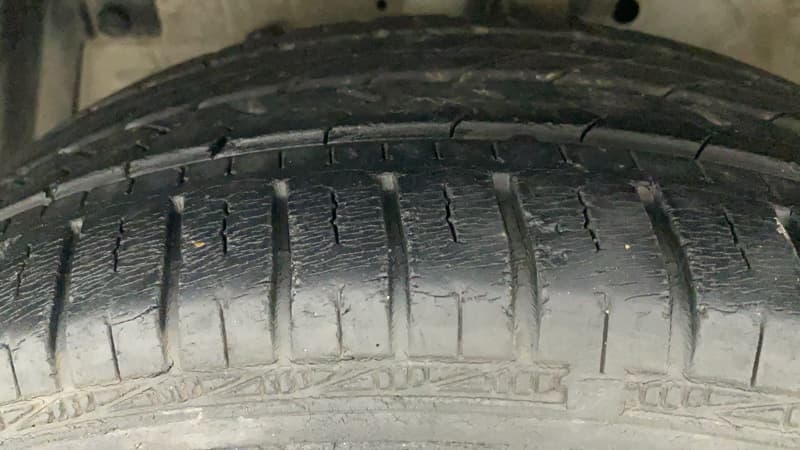 2013 Maruti Ertiga VXI, Petrol, Manual, 24,311 km, Left Front Tyre Tread