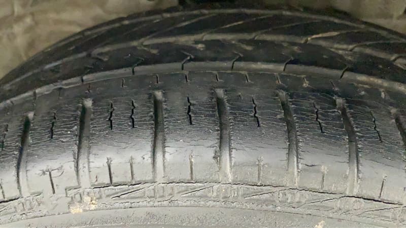 2013 Maruti Ertiga VXI, Petrol, Manual, 24,311 km, Right Front Tyre Tread