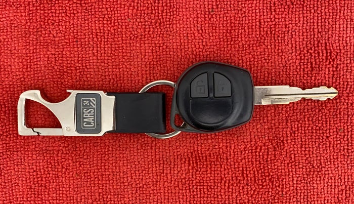 2016 Maruti Swift VXI D, Petrol, Manual, 27,818 km, Key Close Up