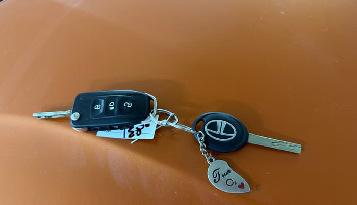 2019 Tata NEXON XM PETROL, Petrol, Manual, 94,911 km, Key Close Up