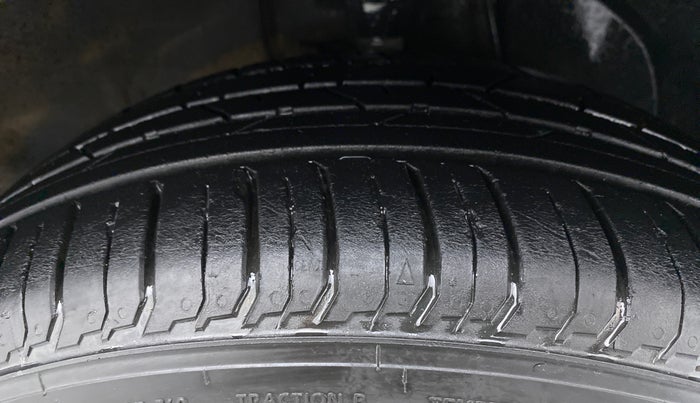 2021 Hyundai NEW I20 SPORTZ 1.2 MT, Petrol, Manual, 10,721 km, Right Front Tyre Tread