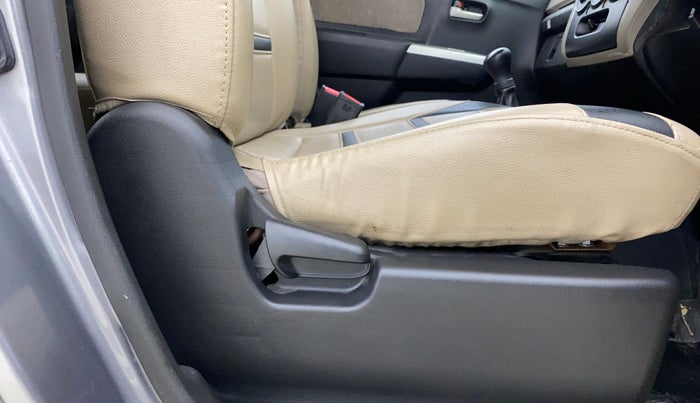 2015 Maruti Wagon R 1.0 VXI, Petrol, Manual, 30,120 km, Driver Side Adjustment Panel