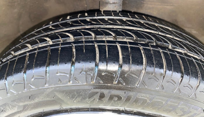 2015 Maruti Wagon R 1.0 VXI, Petrol, Manual, 30,120 km, Right Front Tyre Tread